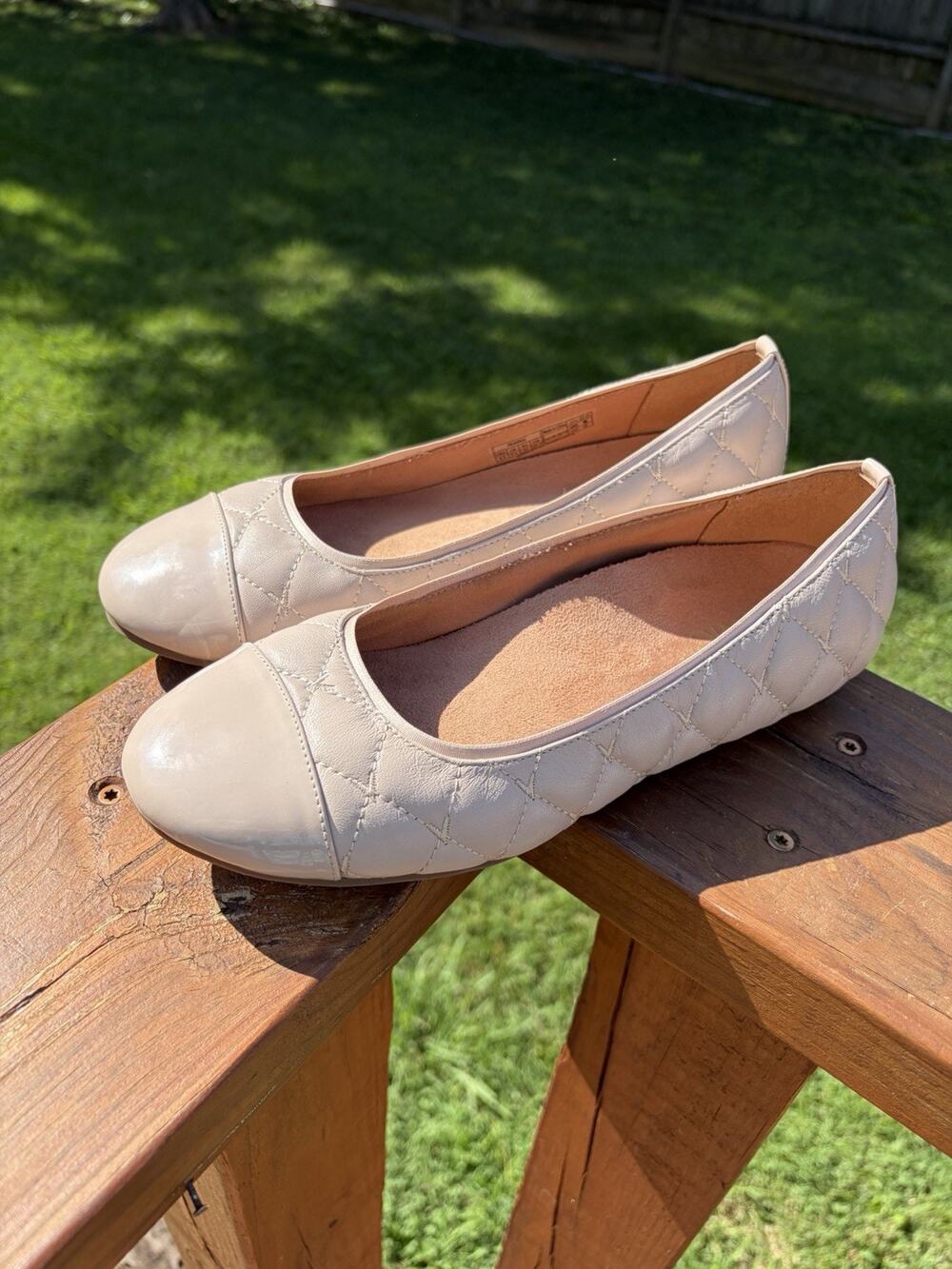 Vionic Spark Desiree Size 8.5 Nude Quilted Leather Patent Ballet Flats Shoes